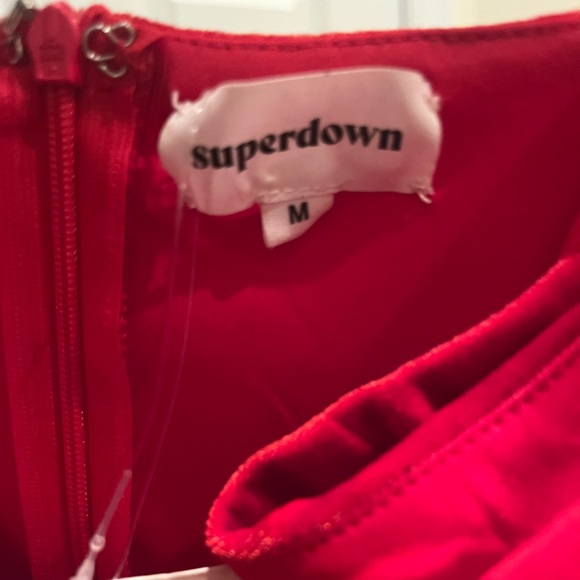 Red velvet dress. - Picture 2 of 6